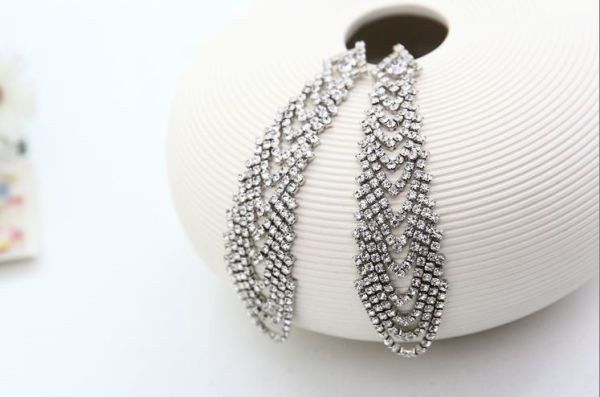 Stílusos női lógó fülbevaló ezüst kövekkel