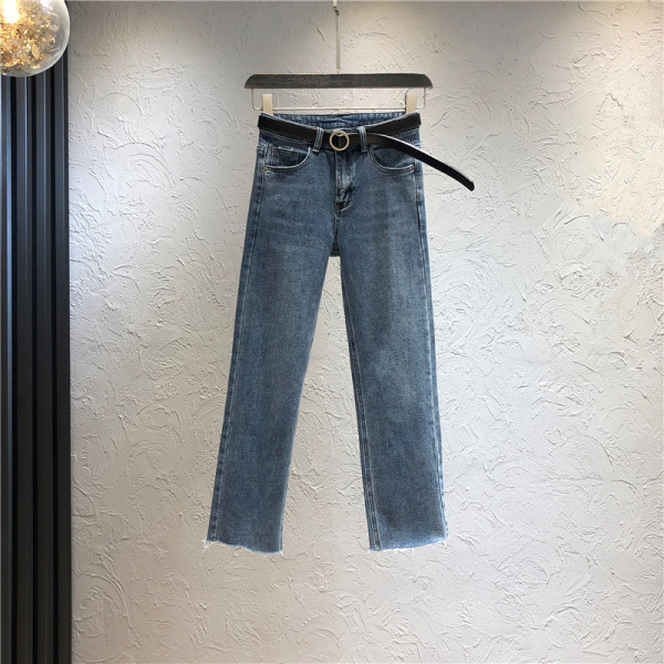 Moteriški laisvalaikio džinsai aukštu juosmeniu ir kišenėmis – tiesaus modelio