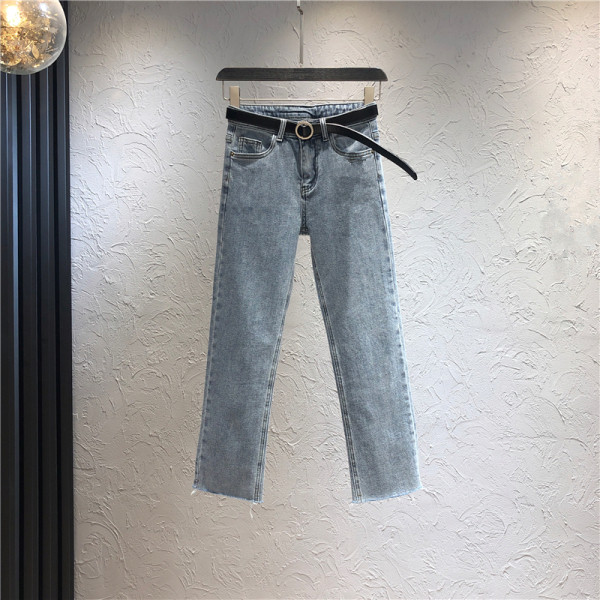 Moteriški laisvalaikio džinsai aukštu juosmeniu ir kišenėmis – tiesaus modelio