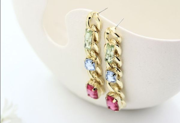 Eleganti sieviešu karājoši zelta auskari ar akmeņiem