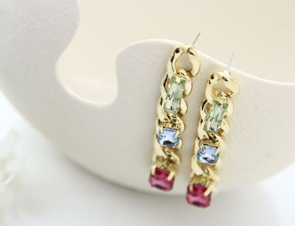 Eleganti sieviešu karājoši zelta auskari ar akmeņiem