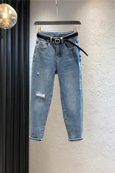 Sieviešu ikdienas džinsi ar augstu vidukli un saplēstu motīvu