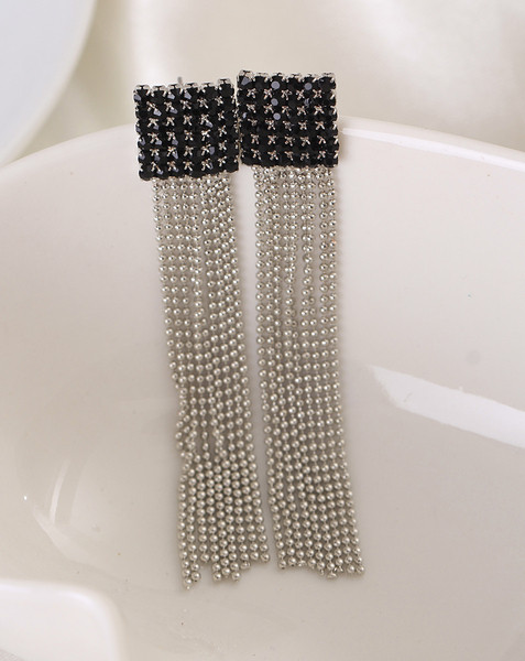 Modern női lógó fülbevaló fekete és ezüst kövekkel