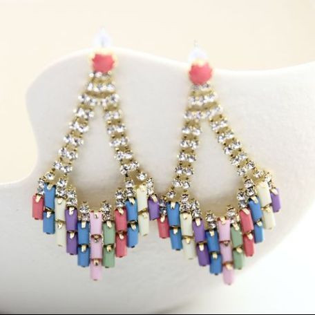 Modern női lógó fülbevaló színes kövekkel