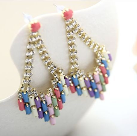 Modern női lógó fülbevaló színes kövekkel