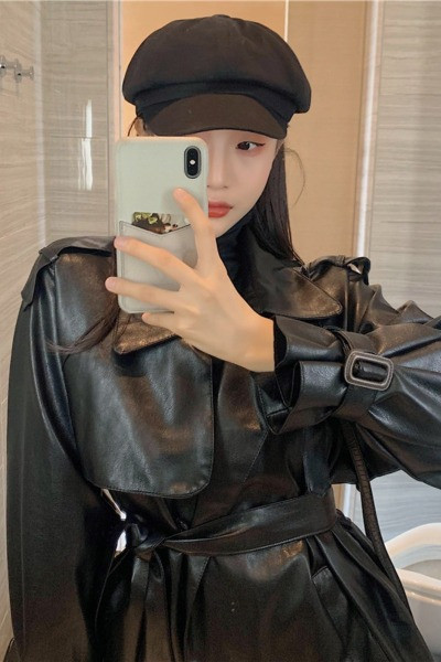 Geaca de dama din piele cu nasturi si curea