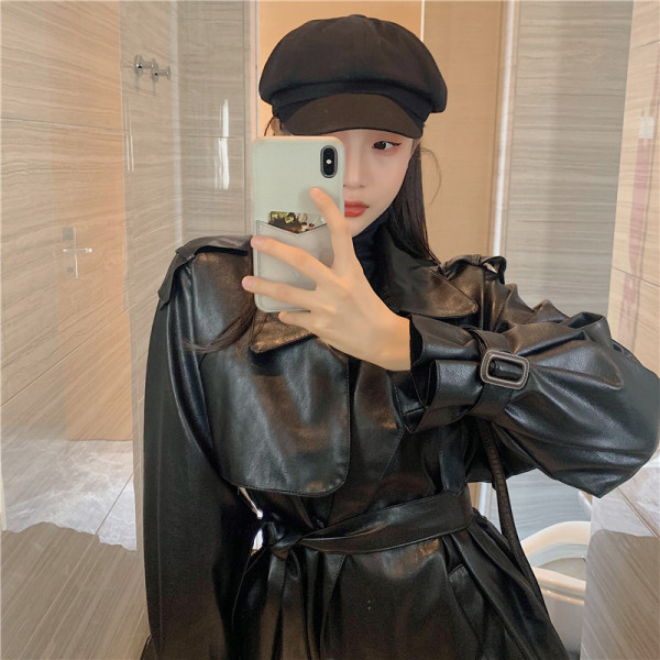 Geaca de dama din piele cu nasturi si curea