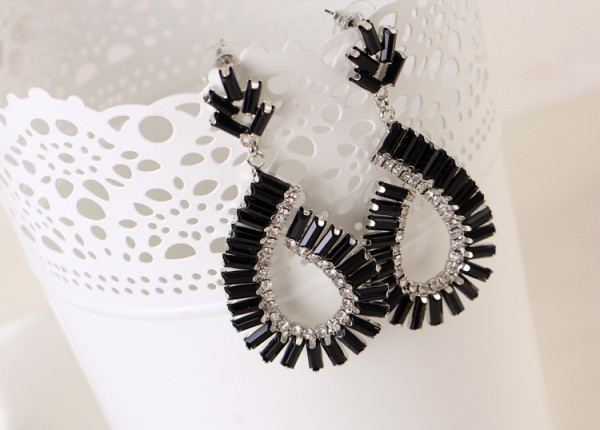 Γυναικεία μοντέρνα κρεμαστά σκουλαρίκια με  πέτρες