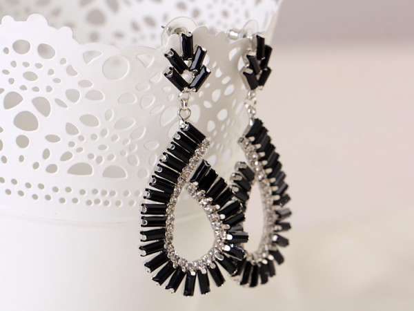 Γυναικεία μοντέρνα κρεμαστά σκουλαρίκια με  πέτρες