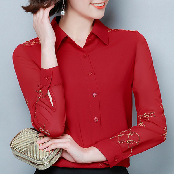 Mūsdienīgs sieviešu krekls ar izšuvumiem un pogām