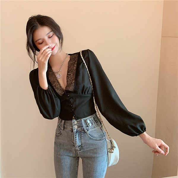 Moderns sieviešu krekls ar mežģīnēm ar platām piedurknēm