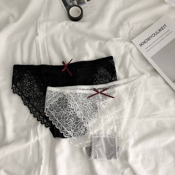 Női csipke melltartó szett háromszög alakú kupával és bikinivel