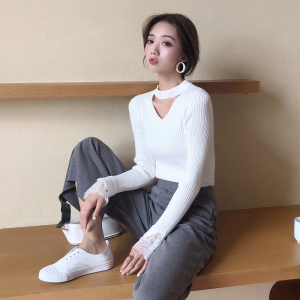 Moteriška palaidinė iš velveto džersio su iškirptomis dalimis ir nėrinių elementais