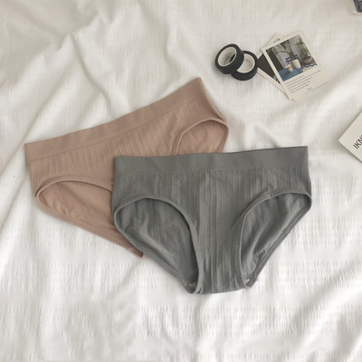 Komplektā 2 gab. bezšuvju bikini