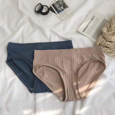 Komplektā 2 gab. bezšuvju bikini