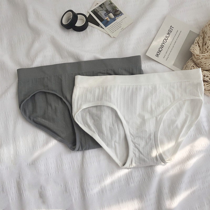 Komplektā 2 gab. bezšuvju bikini