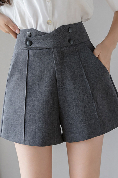 Aktualūs moteriški šortai aukštu juosmeniu ir kišenėmis