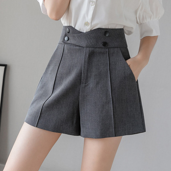 Aktualūs moteriški šortai aukštu juosmeniu ir kišenėmis