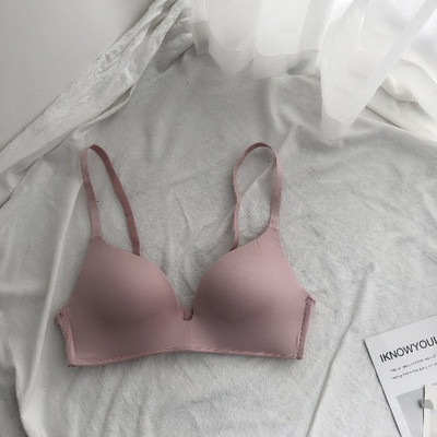 Jauna modeļa bezšuvju krūšturis ar trīsstūrveida kausu