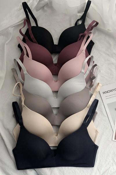 Jauna modeļa bezšuvju krūšturis ar trīsstūrveida kausu