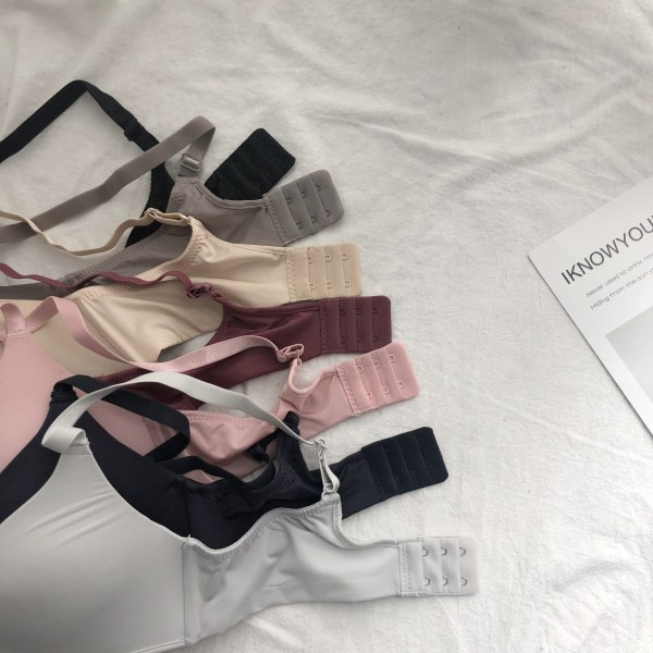 Jauna modeļa bezšuvju krūšturis ar trīsstūrveida kausu