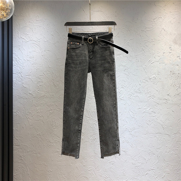 Sieviešu ikdienas džinsi ar kabatām un jostu - taisns modelis