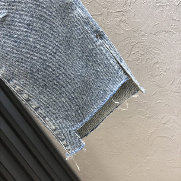 Sieviešu ikdienas džinsi ar kabatām un jostu - taisns modelis