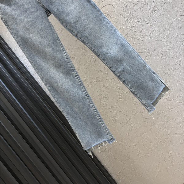 Sieviešu ikdienas džinsi ar kabatām un jostu - taisns modelis