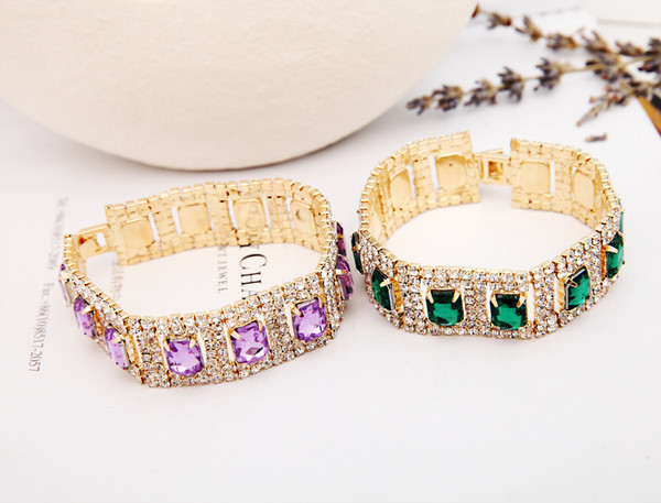 Elegáns női karkötő zöld és lila kövekkel