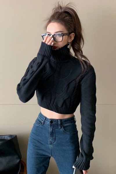 Kratki ženski džemper s visokim ovratnikom