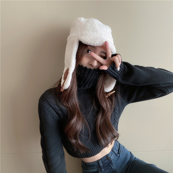 Kratki ženski džemper s visokim ovratnikom