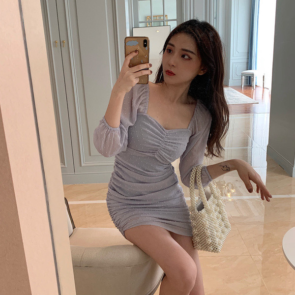 Стилна дамска рокля втален модел с квадратно деколте