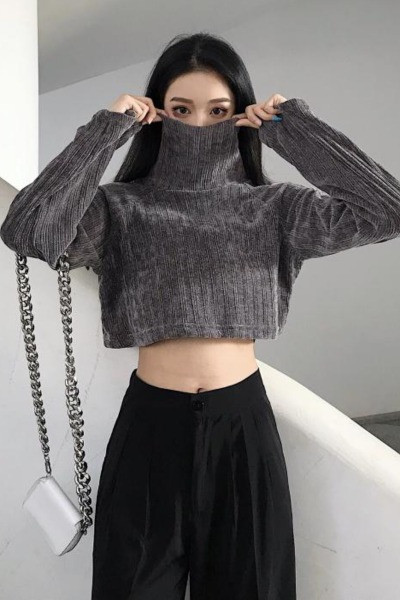 Īsa sieviešu pelēka blūze ar augstu apkakli