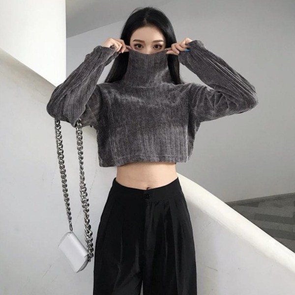 Īsa sieviešu pelēka blūze ar augstu apkakli