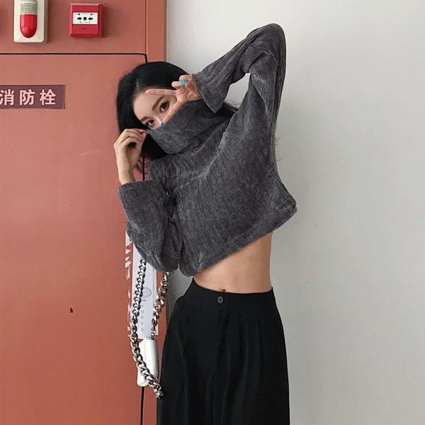 Īsa sieviešu pelēka blūze ar augstu apkakli