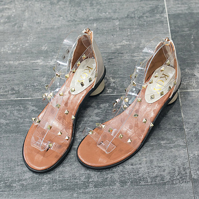 Modernas sieviešu sandales ar biezu papēdi un metāla kniedēm