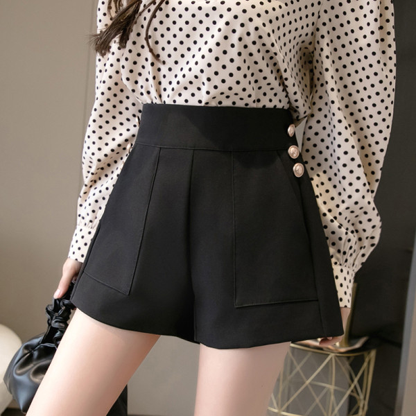 Стилни дамски къси панталони с висока талия и копчета