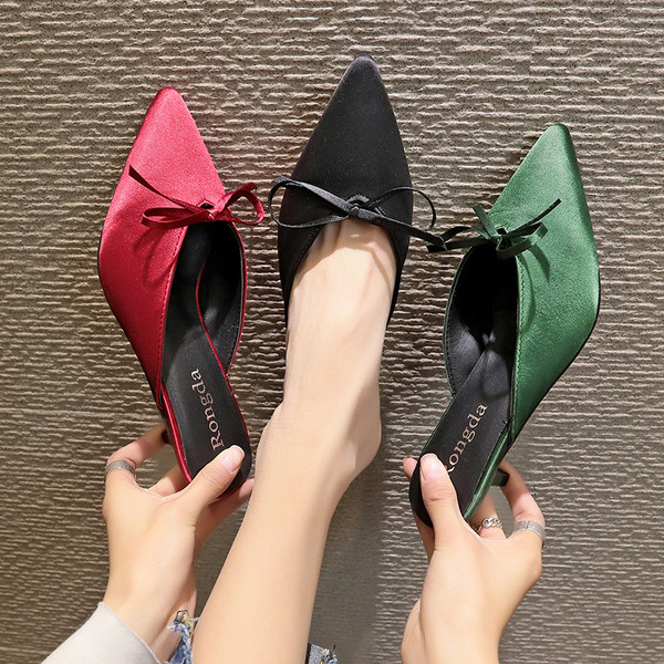 Papuci de dama moderni cu panglica - model ascutit