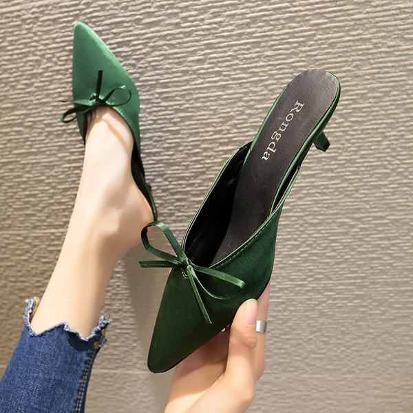 Papuci de dama moderni cu panglica - model ascutit