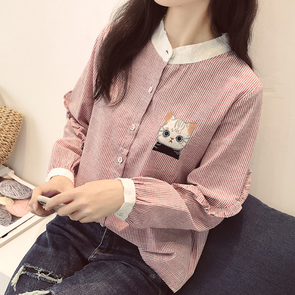 Alkalmi női ing rátéttel és gombokkal