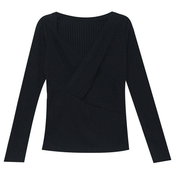 Laisvalaikio moteriškos palaidinės modelis su špico iškirpte