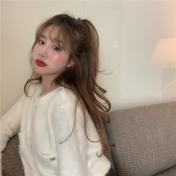 Trumpa moteriška pūkinė liemenė su sagomis ir kišenėmis