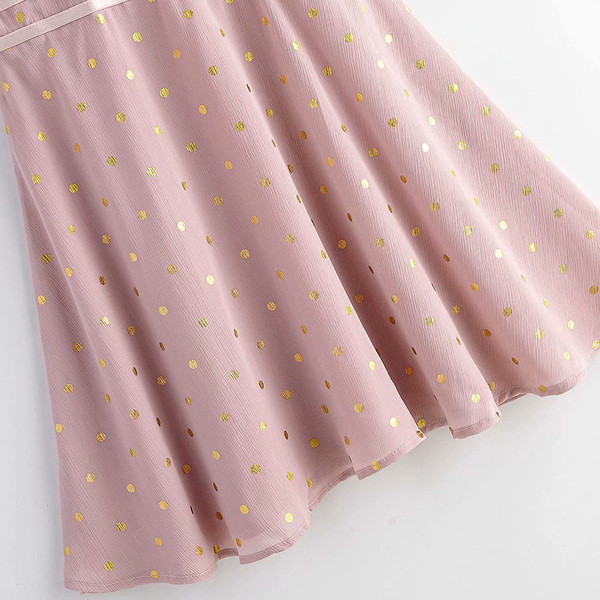 Uue mudeli väljalõikega sügava kaelusega kleit