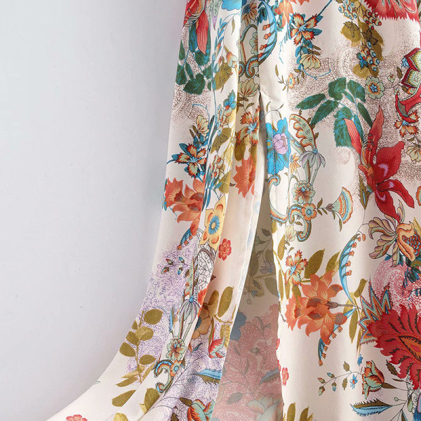 Лятна дамска рокля с лотос ръкав разкроен модел с флорален десен