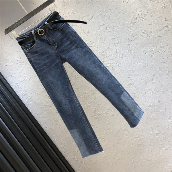 Sieviešu džinsi ar jostu un augstu vidukli - taisns modelis