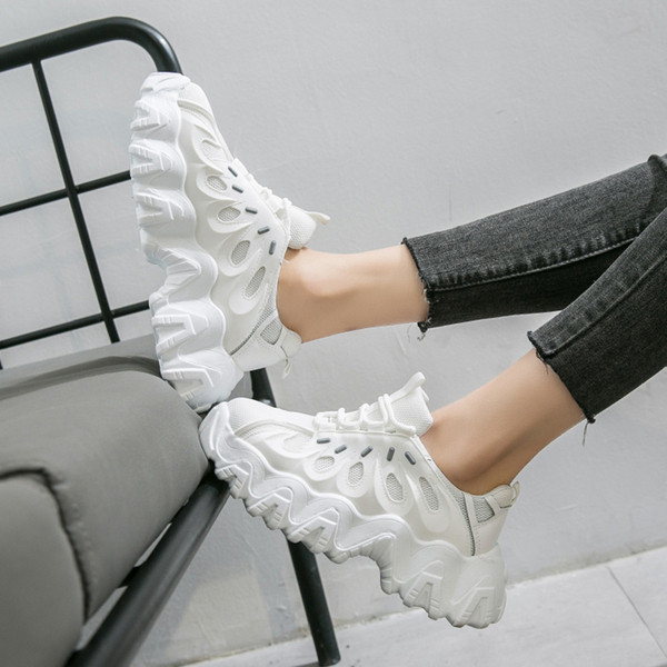 Sieviešu rudens kedas ar augstu un raupju zoli