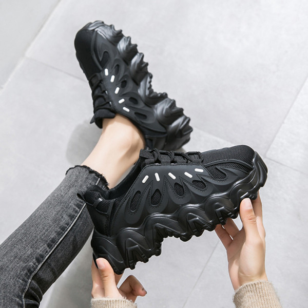 Sieviešu rudens kedas ar augstu un raupju zoli