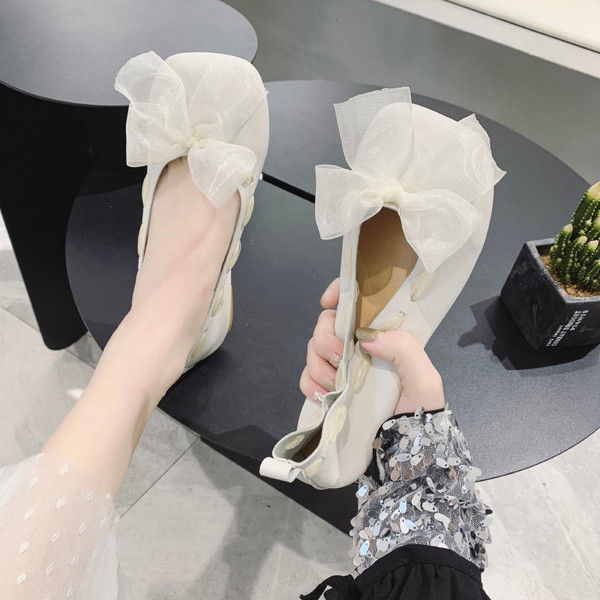 Ikdienas sieviešu apavi ar plakanu zoli un zīmogu lenti