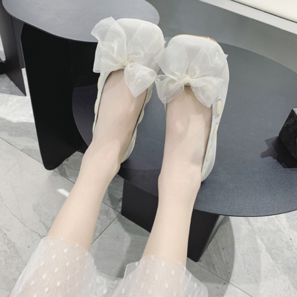 Ikdienas sieviešu apavi ar plakanu zoli un zīmogu lenti