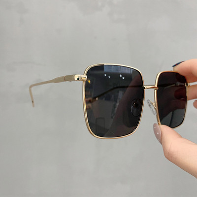 Stilingi moteriški akiniai nuo saulės plonu rėmeliu